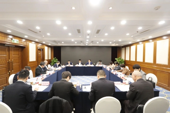 1月25日上午，农工党界别省政协委员们围绕政府工作报告和“两院”工作报告进行了小组讨论。.jpg